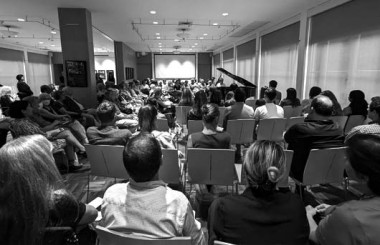 Full House Applauds Czech Artist